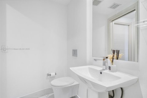 Condo in Miami, Florida, 3 bedrooms  № 1812350 - photo 13