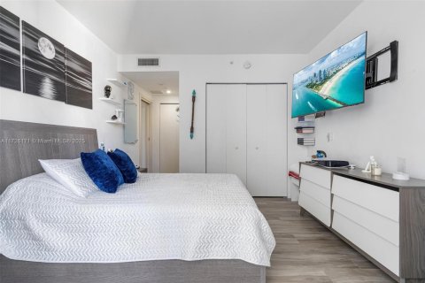 Condo in Miami, Florida, 3 bedrooms  № 1812350 - photo 15