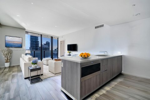 Condo in Miami, Florida, 3 bedrooms  № 1812350 - photo 1