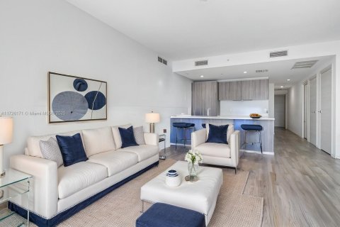 Condo in Miami, Florida, 3 bedrooms  № 1812350 - photo 2