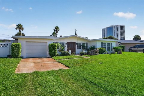 House in Daytona Beach, Florida 3 bedrooms, 219.71 sq.m. № 2236819 - photo 5
