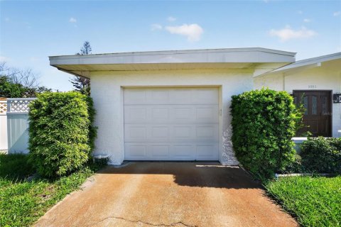 House in Daytona Beach, Florida 3 bedrooms, 219.71 sq.m. № 2236819 - photo 3