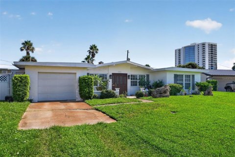 House in Daytona Beach, Florida 3 bedrooms, 219.71 sq.m. № 2236819 - photo 7