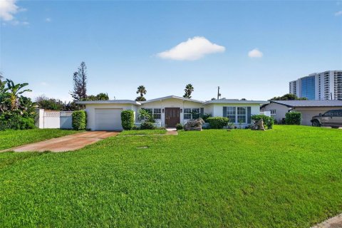 House in Daytona Beach, Florida 3 bedrooms, 219.71 sq.m. № 2236819 - photo 10