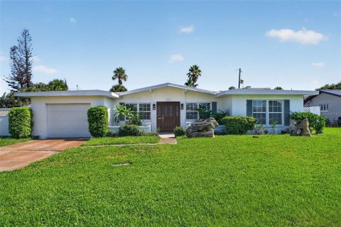 House in Daytona Beach, Florida 3 bedrooms, 219.71 sq.m. № 2236819 - photo 8