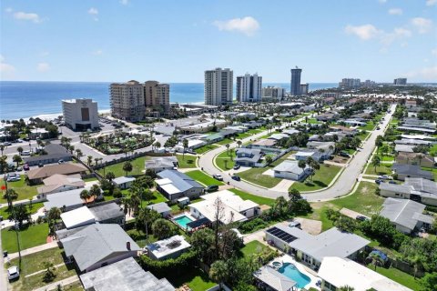 House in Daytona Beach, Florida 3 bedrooms, 219.71 sq.m. № 2236819 - photo 25