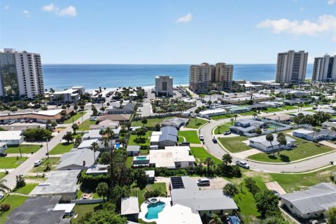 House in Daytona Beach, Florida 3 bedrooms, 219.71 sq.m. № 2236819 - photo 24