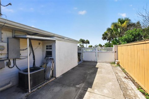House in Daytona Beach, Florida 3 bedrooms, 219.71 sq.m. № 2236819 - photo 15