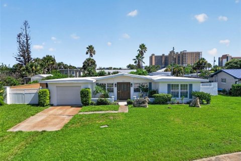 House in Daytona Beach, Florida 3 bedrooms, 219.71 sq.m. № 2236819 - photo 18
