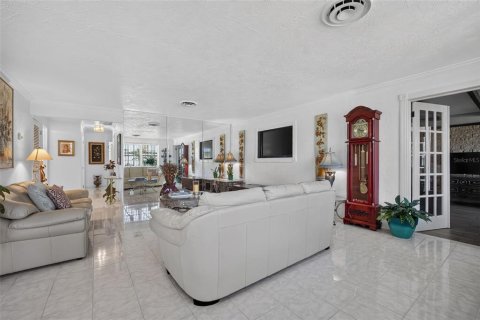 House in Daytona Beach, Florida 3 bedrooms, 219.71 sq.m. № 2236819 - photo 30