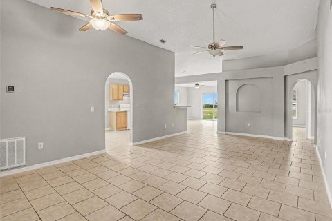 Casa en venta en Eustis, Florida, 4 dormitorios, 172.33 m2 № 2348163 - foto 4