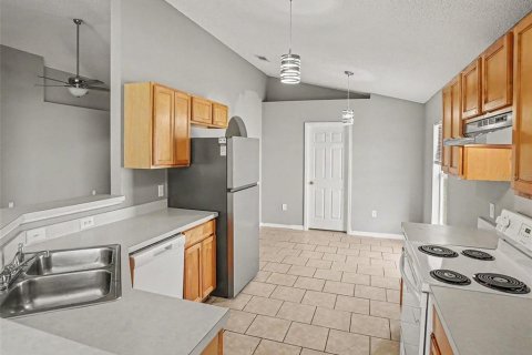 Casa en venta en Eustis, Florida, 4 dormitorios, 172.33 m2 № 2348163 - foto 9