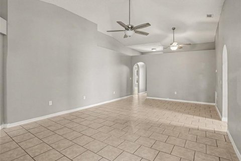 Casa en venta en Eustis, Florida, 4 dormitorios, 172.33 m2 № 2348163 - foto 5