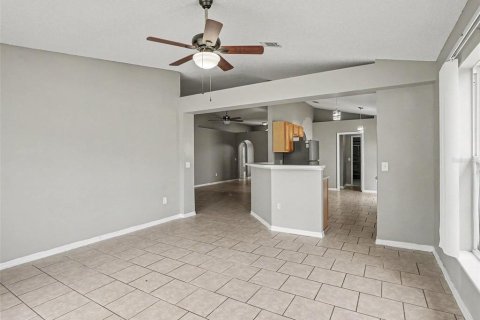 Casa en venta en Eustis, Florida, 4 dormitorios, 172.33 m2 № 2348163 - foto 8