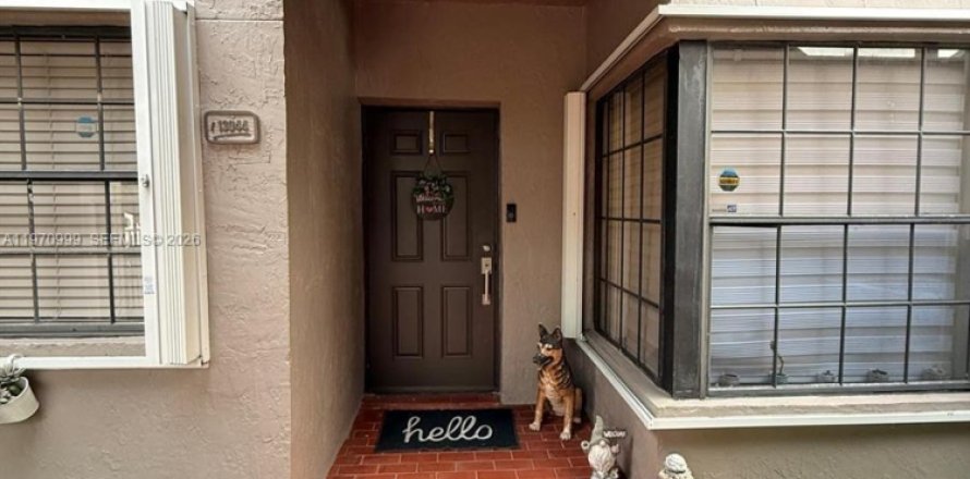 Condo à Miami, Floride, 3 chambres  № 2032087