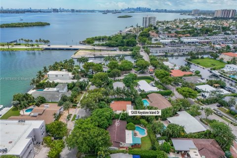 Villa ou maison à vendre à North Miami, Floride: 3 chambres, 190.26 m2 № 1920701 - photo 27