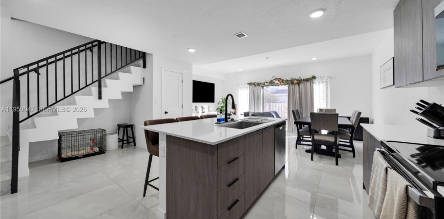 Таунхаус в Хомстед, Флорида 4 спальни № 2005738