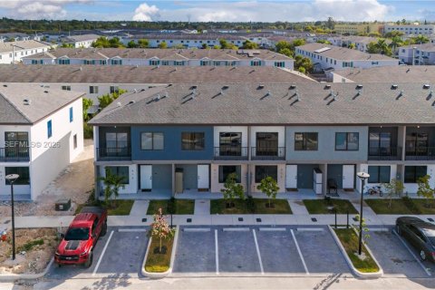 Снять в аренду таунхаус в Хомстед, Флорида 4 спальни, № 2005738 - фото 3