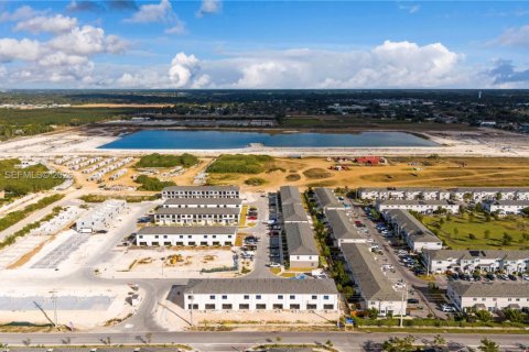 Снять в аренду таунхаус в Хомстед, Флорида 4 спальни, № 2005738 - фото 7