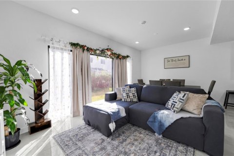 Снять в аренду таунхаус в Хомстед, Флорида 4 спальни, № 2005738 - фото 26