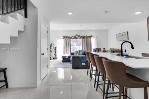 Снять в аренду таунхаус в Хомстед, Флорида 4 спальни, № 2005738 - фото 17