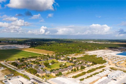 Снять в аренду таунхаус в Хомстед, Флорида 4 спальни, № 2005738 - фото 8