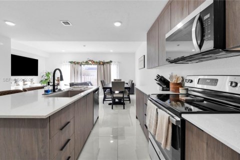 Снять в аренду таунхаус в Хомстед, Флорида 4 спальни, № 2005738 - фото 23