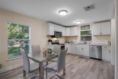 House in Oakland, Florida 3 bedrooms, 124.12 sq.m. № 1751601 - photo 4