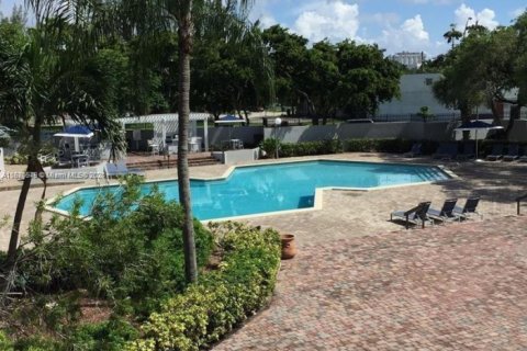 Condo in North Miami, Florida, 2 bedrooms  № 1754172 - photo 5