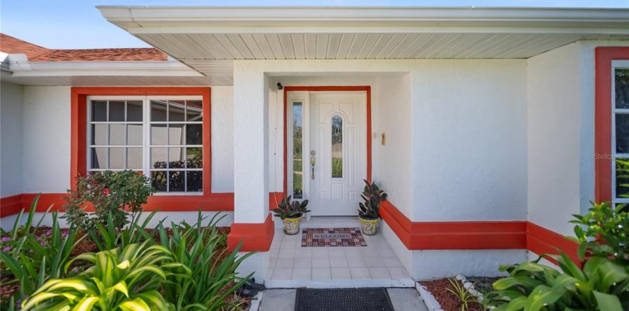 Casa en Port Charlotte, Florida 3 dormitorios, 193.33 m2 № 1795966