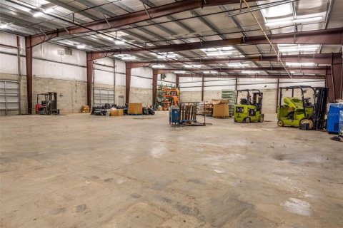 Commercial property in Kissimmee, Florida 1077.67 sq.m. № 2235347 - photo 4