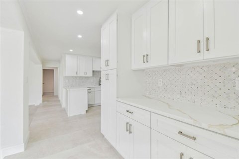 House in Indian Rocks Beach, Florida 3 bedrooms, 181.16 sq.m. № 1679667 - photo 19