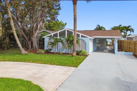 House in Indian Rocks Beach, Florida 3 bedrooms, 181.16 sq.m. № 1679667 - photo 5