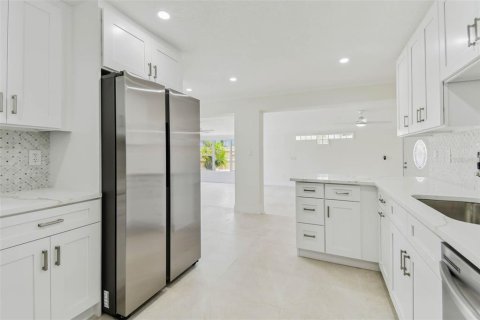 House in Indian Rocks Beach, Florida 3 bedrooms, 181.16 sq.m. № 1679667 - photo 17