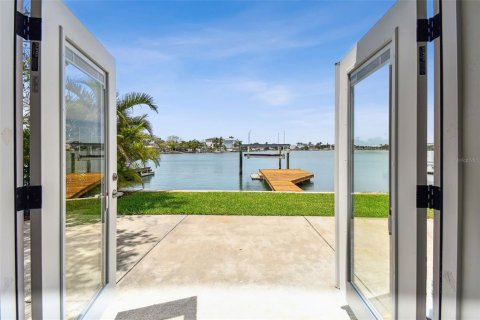 House in Indian Rocks Beach, Florida 3 bedrooms, 181.16 sq.m. № 1679667 - photo 23