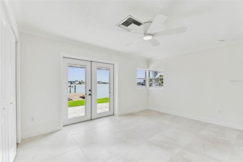 House in Indian Rocks Beach, Florida 3 bedrooms, 181.16 sq.m. № 1679667 - photo 21