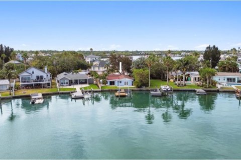 House in Indian Rocks Beach, Florida 3 bedrooms, 181.16 sq.m. № 1679667 - photo 4