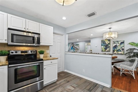 House in Winter Park, Florida 3 bedrooms, 120.96 sq.m. № 2267449 - photo 13