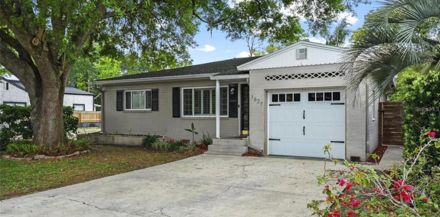 House in Winter Park, Florida 3 bedrooms, 120.96 sq.m. № 2267449
