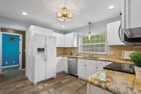 House in Winter Park, Florida 3 bedrooms, 120.96 sq.m. № 2267449 - photo 10