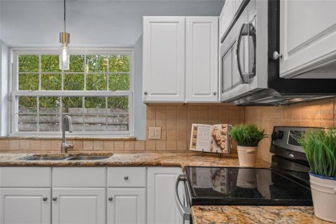 House in Winter Park, Florida 3 bedrooms, 120.96 sq.m. № 2267449 - photo 11