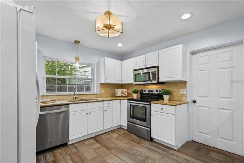 House in Winter Park, Florida 3 bedrooms, 120.96 sq.m. № 2267449 - photo 8