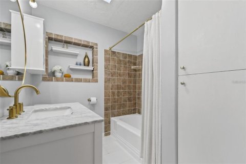 House in Winter Park, Florida 3 bedrooms, 120.96 sq.m. № 2267449 - photo 18
