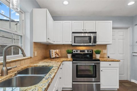 House in Winter Park, Florida 3 bedrooms, 120.96 sq.m. № 2267449 - photo 9
