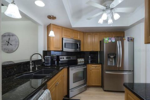 Townhouse in Clearwater, Florida 3 bedrooms, 149.57 sq.m. № 2139043 - photo 10