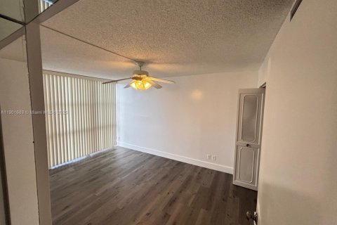 Copropriété à louer à Sunny Isles Beach, Floride: 1 chambre, 71.26 m2 № 1963215 - photo 16