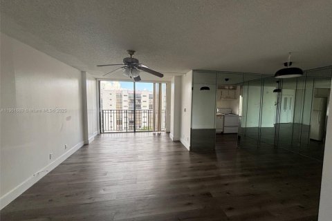 Copropriété à louer à Sunny Isles Beach, Floride: 1 chambre, 71.26 m2 № 1963215 - photo 13