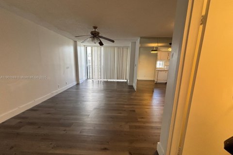 Copropriété à louer à Sunny Isles Beach, Floride: 1 chambre, 71.26 m2 № 1963215 - photo 12