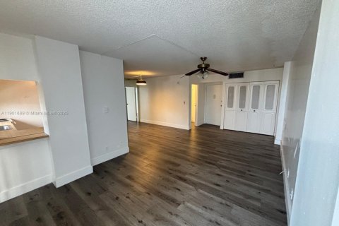 Copropriété à louer à Sunny Isles Beach, Floride: 1 chambre, 71.26 m2 № 1963215 - photo 14