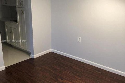 Снять в аренду кондоминиум в Уэст-Палм-Бич, Флорида 2 спальни, 65.77м2, № 1989771 - фото 5